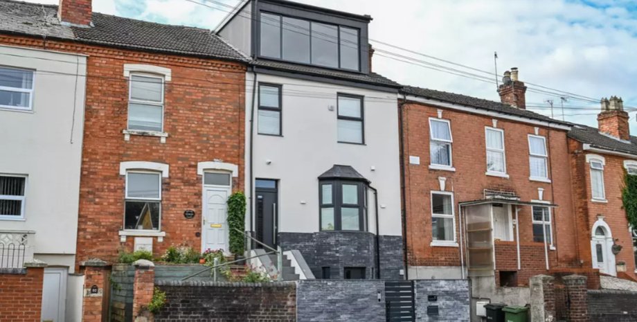 В Великобритании женщина вынуждена снести новую часть дома после жалоб соседей