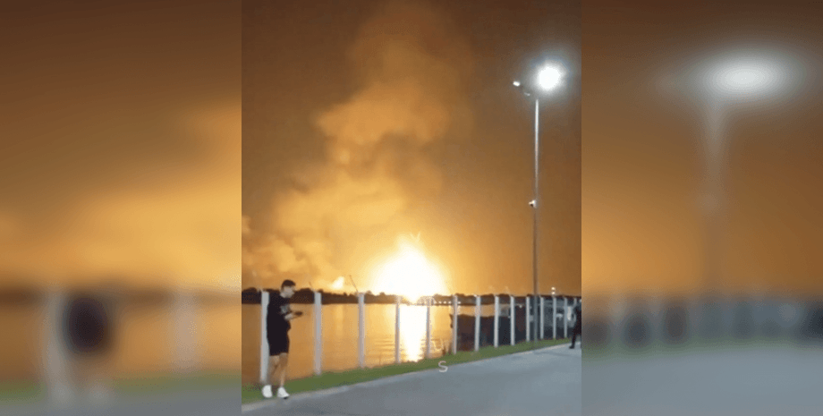 Пожар в Одесской области после атаки БПЛА виден из Румынии