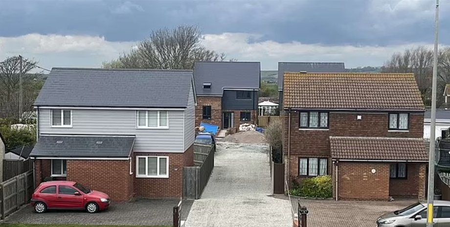 Соседи не довольны новыми домами, новостройки, высокие дома, закрывают сад, нужно снести дом, снос дома, разрешение на строительство, горсовет