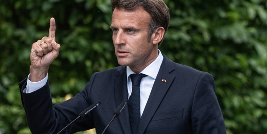 Президент Франції Емманюель Макрон, Макрон французькі інструктори, Макрон зброя, Макрон заява, Макрон зустріч з Шольцем