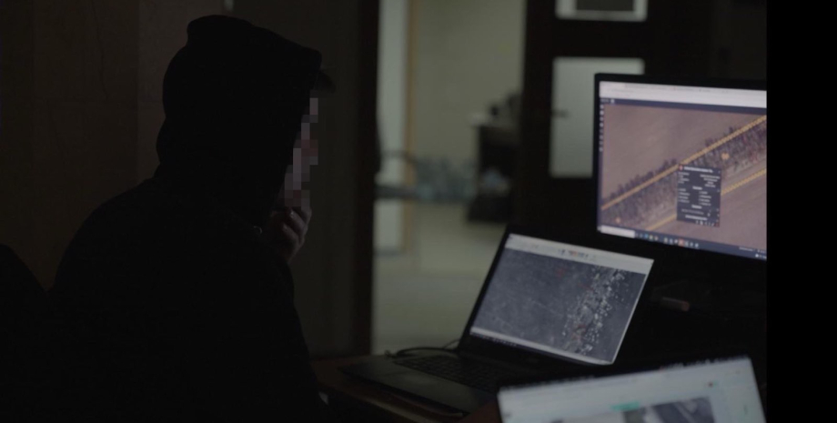 Военнослужащий ВСУ использует систему DELTA ВСУ, DELTA, фото