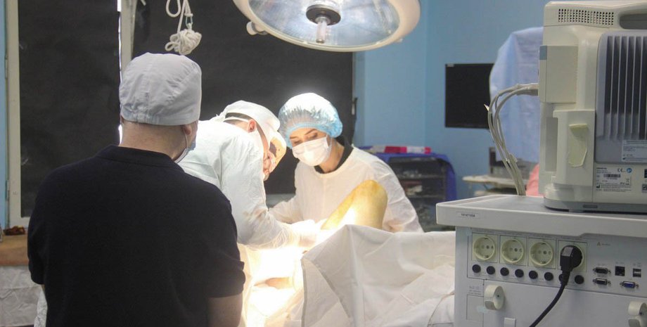 операция, бронебойный снаряд, извлекли снаряд. украинские военные