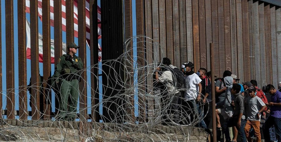 мігранти на кордоні США