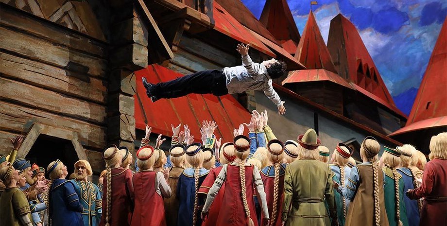 смерть в московском театре, театр русской армии, мужчина выпал с балкона русского театра