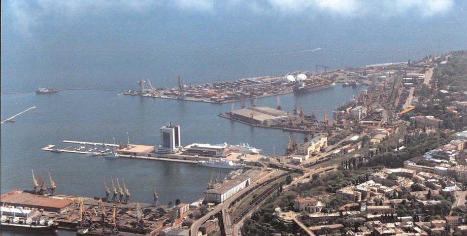 Вид на морской порт Одессы