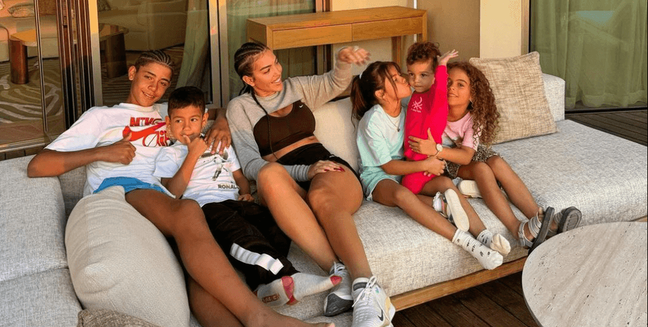 Джорджина Родрігес, наречена кріштіану роналду, діти кріштіану роналду, дівчина роналду, відпочинок