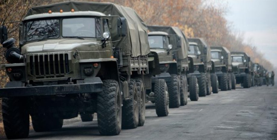 Колонна бронетехники на захваченной территории Донбасса / Фото: АР