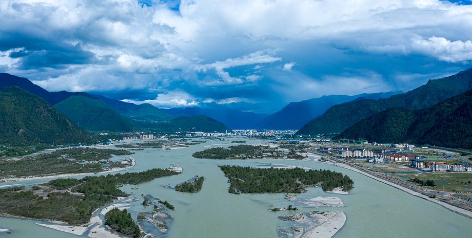 Плато Цинхай-Сицзян и река Ярлунг-Цангпо в Тибете
