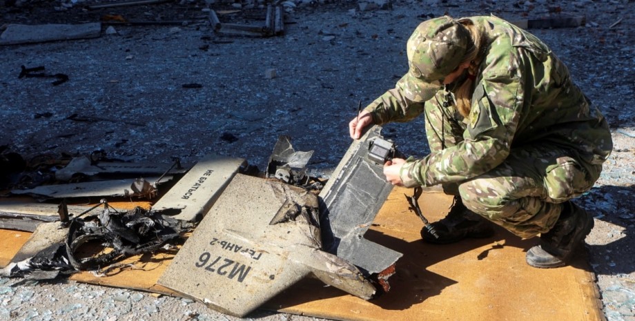 БПЛА Shahed уламки БПЛА, уламки Shahed, український військовий