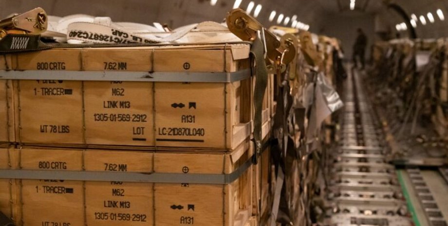 взрывы на складах боеприпасов в Восточной Европе, вторжение в Украину, российские войска,