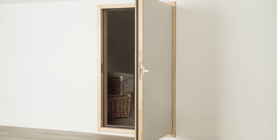 Потайная дверь в стене, дверь в стене, дверь на чердак, лестница, тайная комната, не знал о комнате, новый дом, лестница на чердак