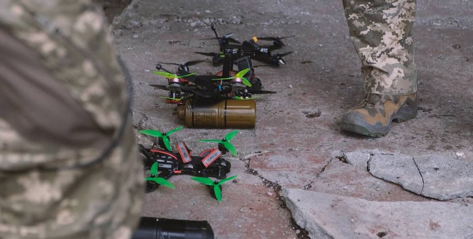 дрон, дрон-камікадзе, бойовий дрон, дрон з гранатою