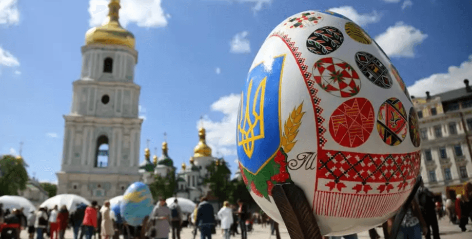 Великдень 2026 католики і православні святкуватимуть в різні Великдень 2026