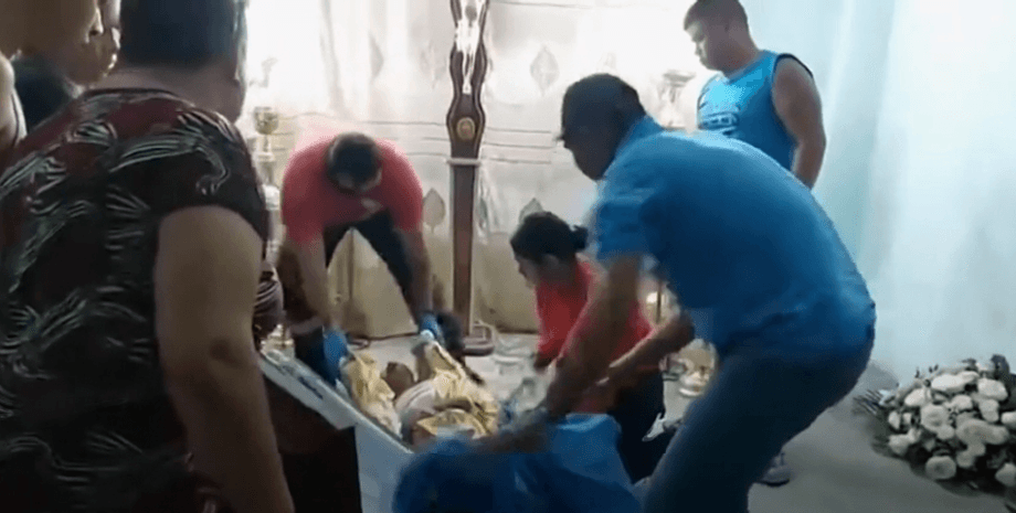 Белла Монтоя, жінка, що ожила, ожила на похороні, Еквадор похорон, воскресіння