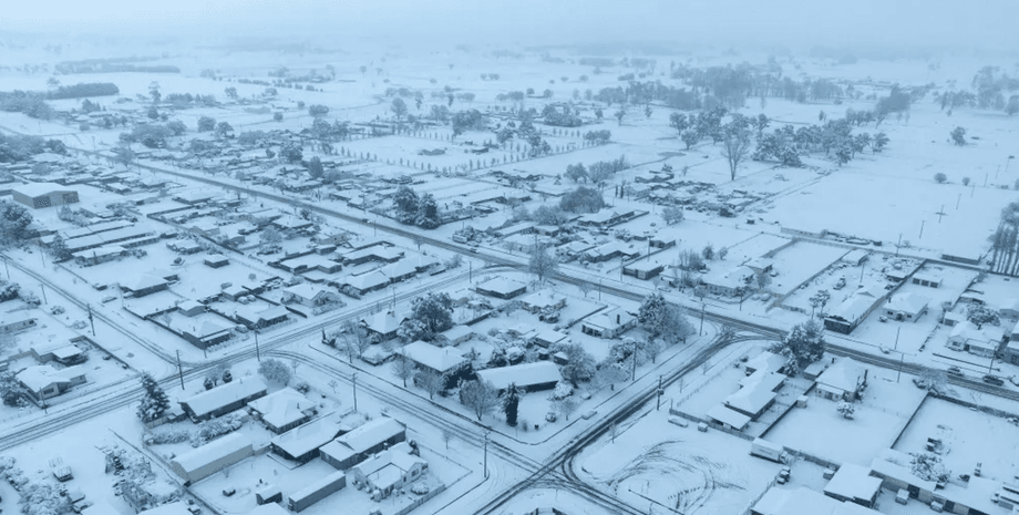 Австралию накрыла невиданная десятилетиями снежная буря