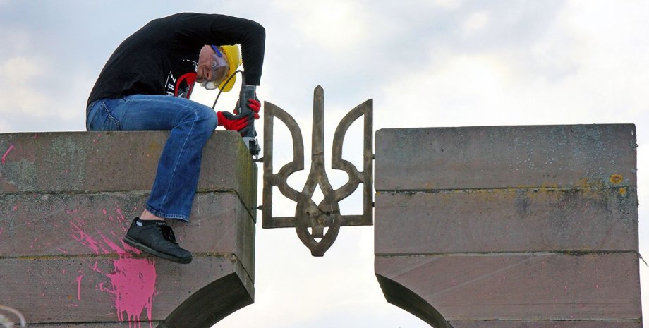 Демонтаж памятника воинам УПА под Перемышлем / Фото: portalprzemyski.pl