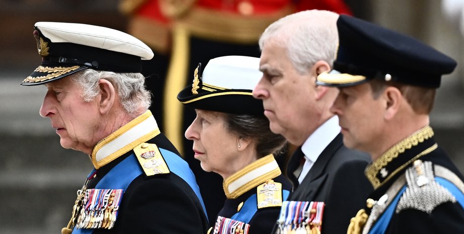 принц Эндрю, король Чарльз, принцесса Анна