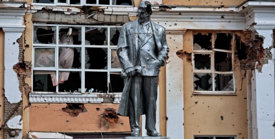 Изображение поврежденного памятника Ленину в Судже