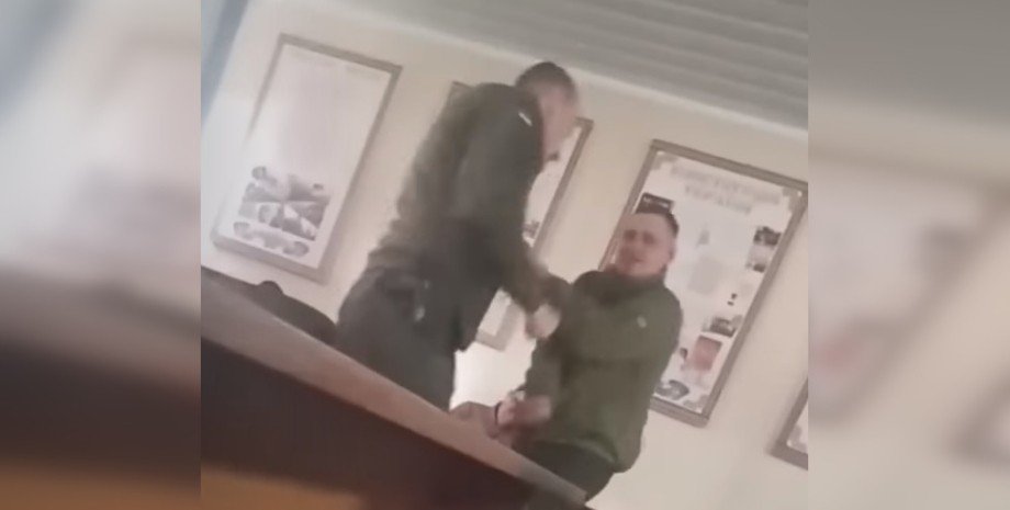 новости ивано-франковска, суд, приговор, избиение срочника, офицер избил солдата срочника