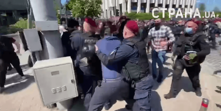 трансгендеры, киев, марш, транс-марш, крест, националисты, провокаторы, киевпрайд, 22 мая, радикалы, потасовки, драка