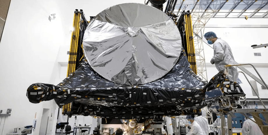 Космический корабль Psyche обрабатывается в чистой комнате