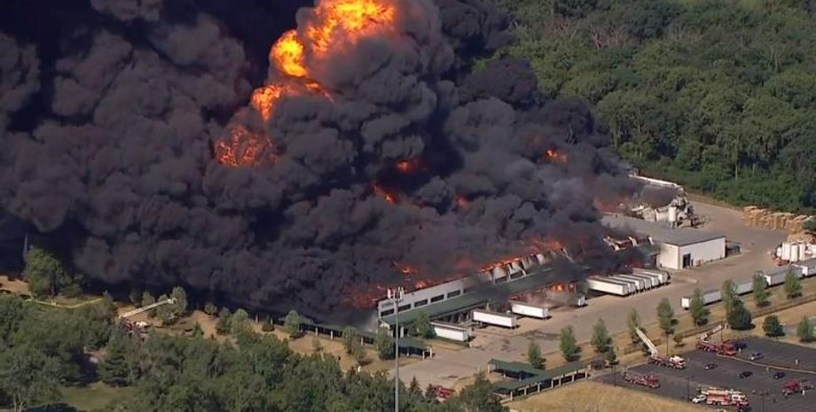 пожар, химзавод, иллинойс, штат иллинойс, пожар в сша, Роктон, пожар в иллинойсе, химический завод, дім