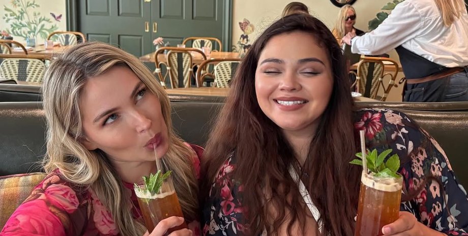 Стефанія Матто обідає в кафе