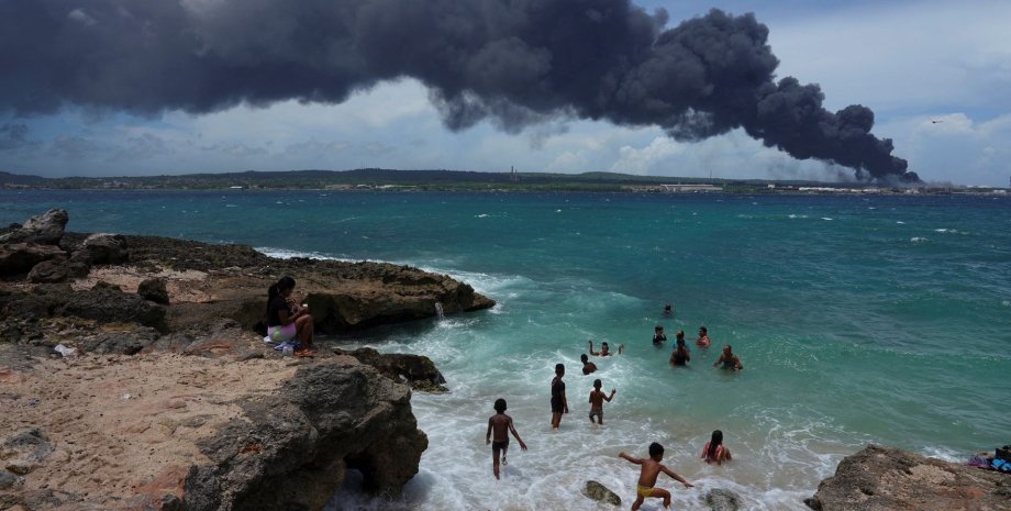 пожар на Кубе, горит нефтебаза, пожар на нефтебазе, куба