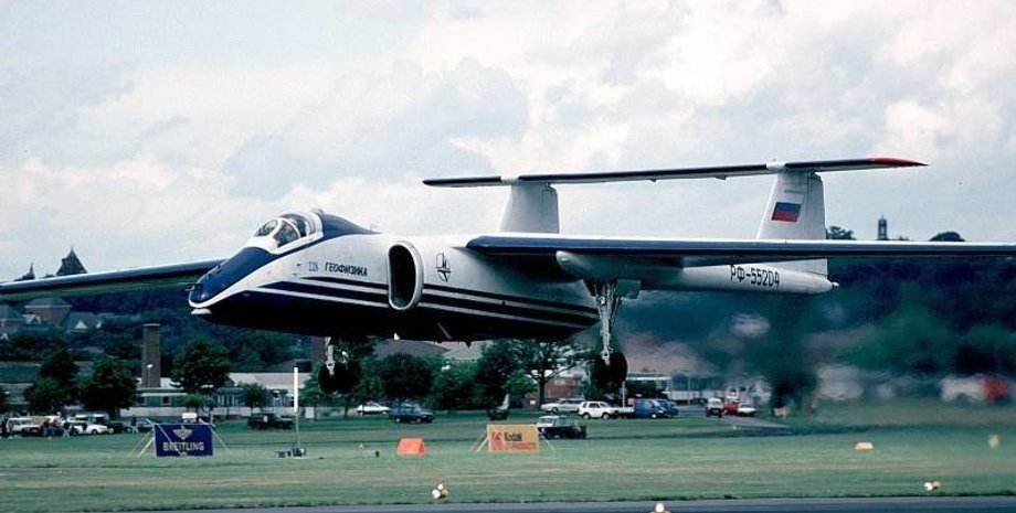 Самолет М-55