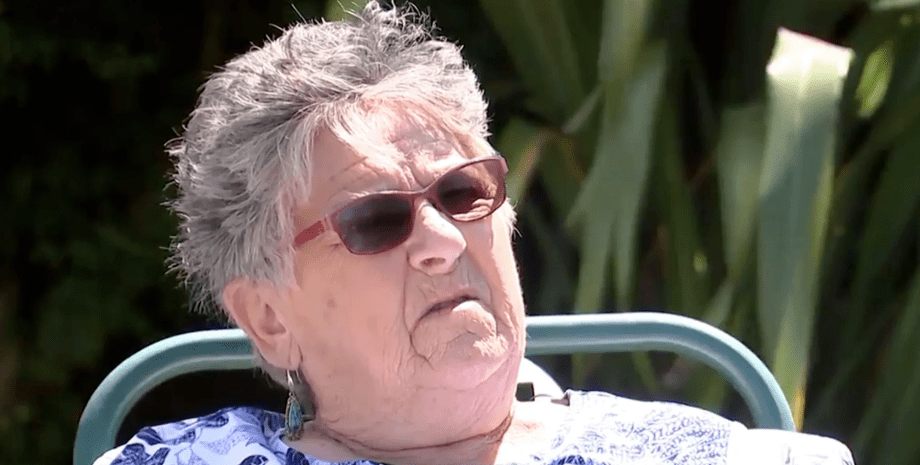 Пенсионерку оштрафовали за сэндвич Пенсионерку оштрафовали за сэндвич, штраф за бутерброд, сэндвич с курицей, закон об импорте, таможня, пенсионерка, забыла о сэндвиче