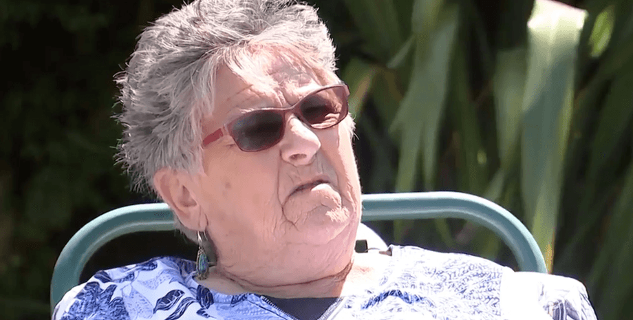 Пенсионерку оштрафовали за сэндвич, штраф за бутерброд, сэндвич с курицей, закон об импорте, таможня, пенсионерка, забыла о сэндвиче