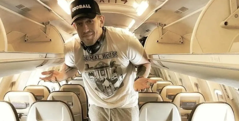 Чоловік з величезним зростом не може поміститись у літак, зовнішність, рекорд,  Бо Браун з Атланти, фото, США