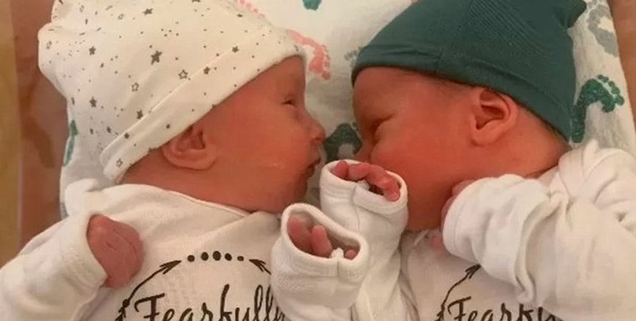 близнецы, новорожденные