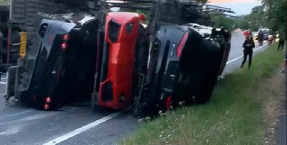 розбиті суперкари, ДТП суперкар, Lamborghini Aventador, Bentley Continental, Ferrari F430