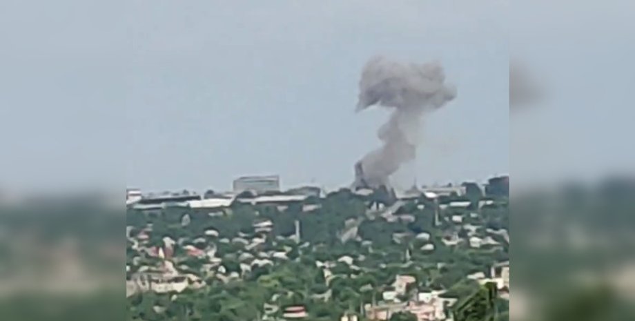 луганск, луганск взрывы, луганск взрыв, прилет по луганску, фото взрыва луганск