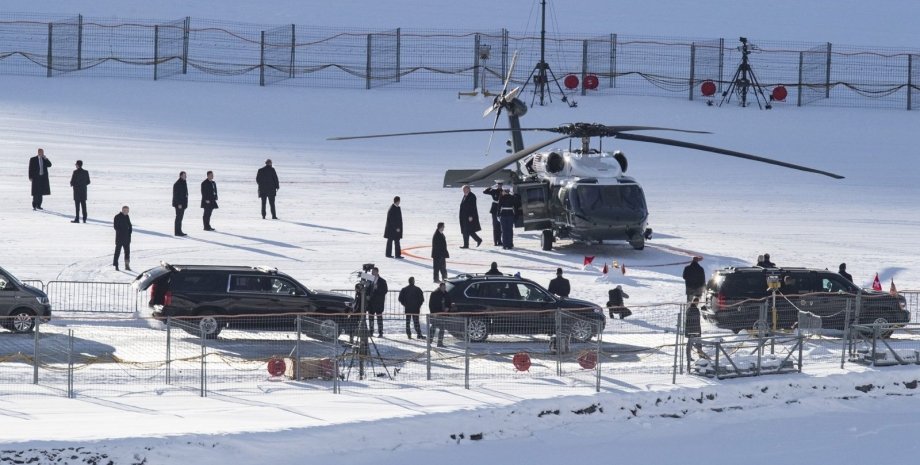 Дональд Трамп прилетел в Давос в сопровождении семи вертолетов. Фото: uk news
