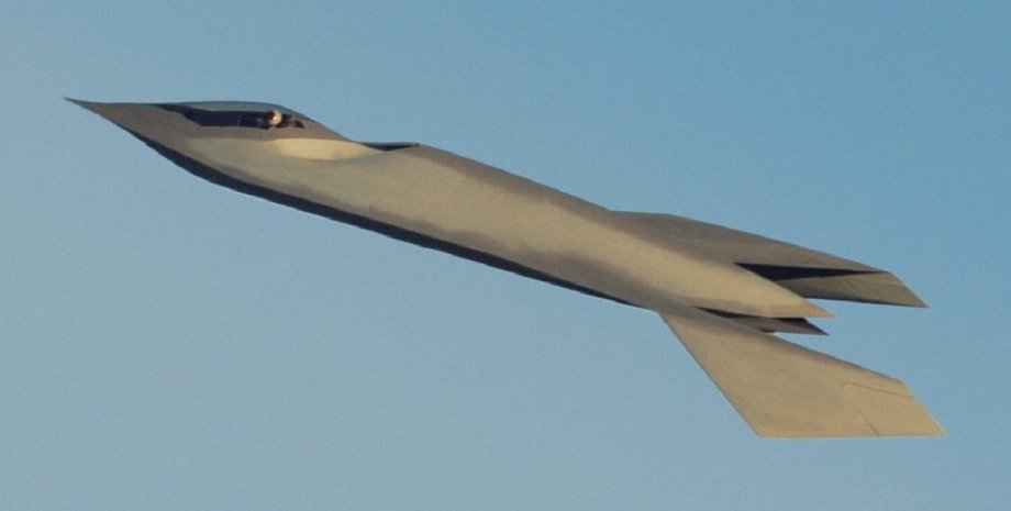 стелс у синьому небі