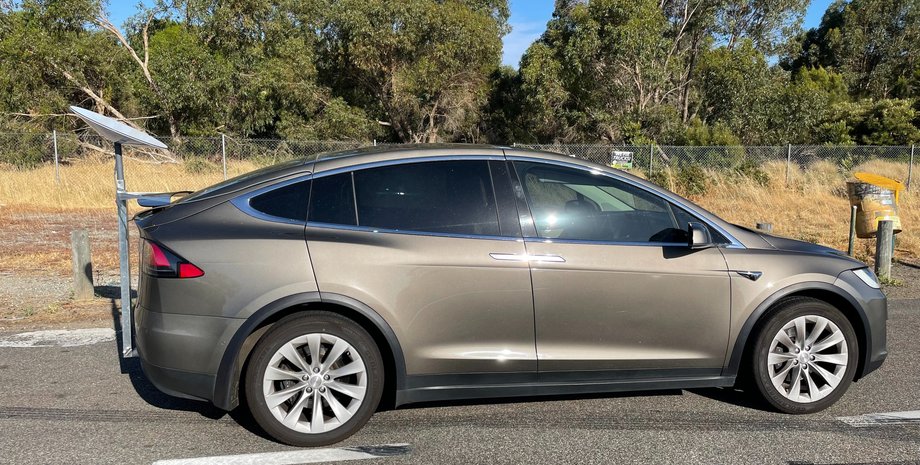 Starlink, Tesla Model X, антенна