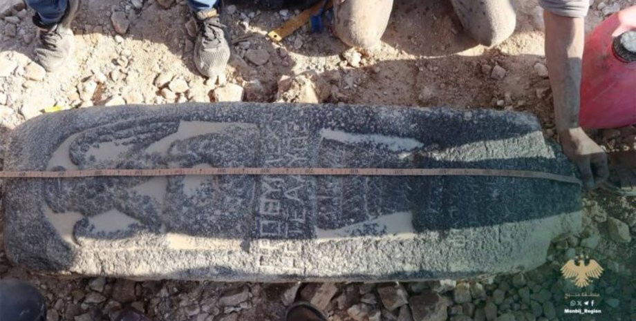 исследователи нашли стелу с надписями