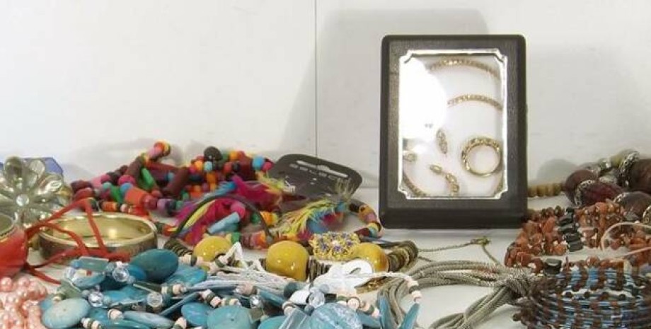 Купленное на секонд-хенде ожерелье оказалось ценным, ювелирные изделия, комиссионные магазины, находки, распродажи, фото