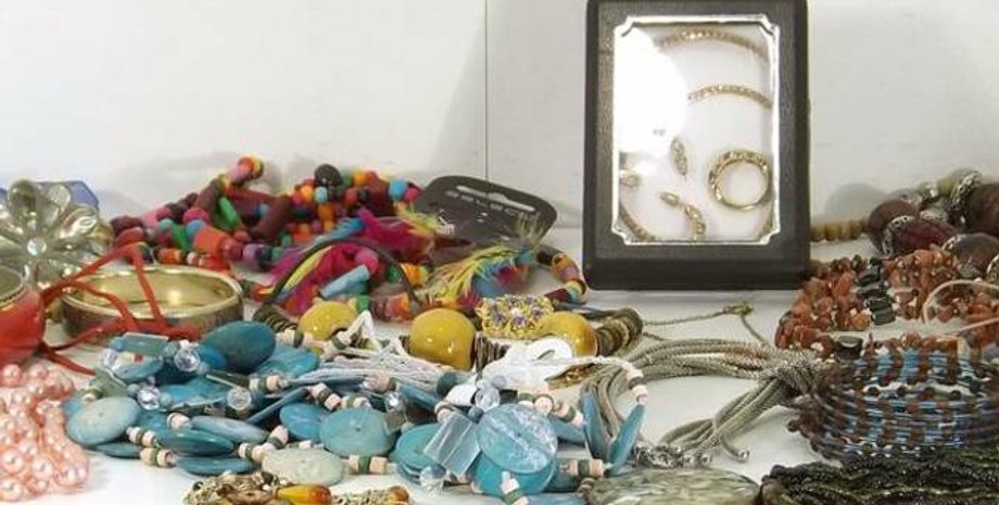 Купленное на секонд-хенде ожерелье оказалось ценным, ювелирные изделия, комиссионные магазины, находки, распродажи, фото