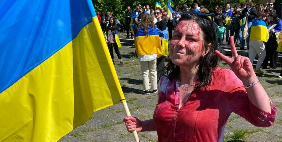 Ирина Земляная, акция с кровью,