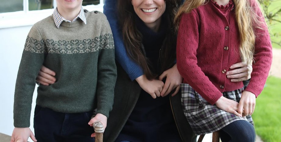 Кейт Миддлтон, принц Луи, принц Джордж и принцесса Шарлотта