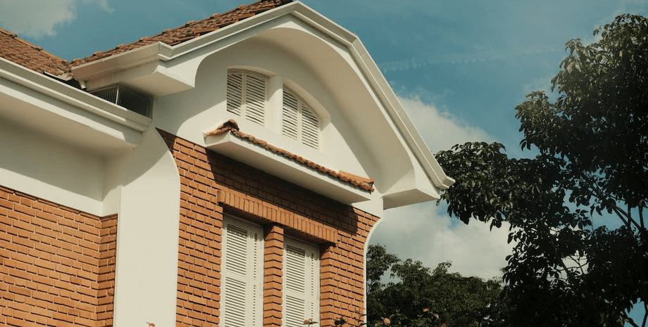 Дом, чердак, жилье, старый чердак, утепление чердака, ремонт, тайная комната, комната с коробками, коробки с шишками,