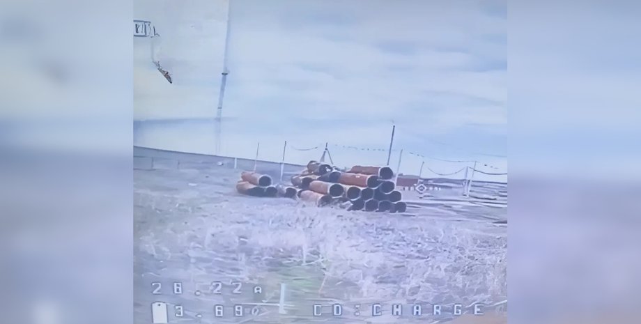 Полет дрона с оптоволокном, труба с войсками РФ, дрон с оптоволокном видео, оптоволоконный БПЛА применение