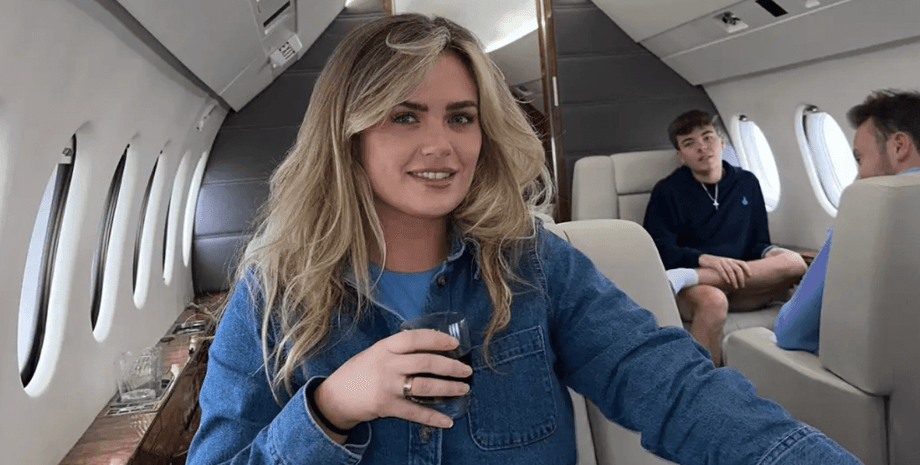 Марта Нолан-О'Слаттара в самолете