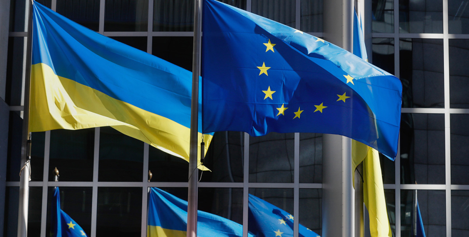 прапори євросоюзу й України