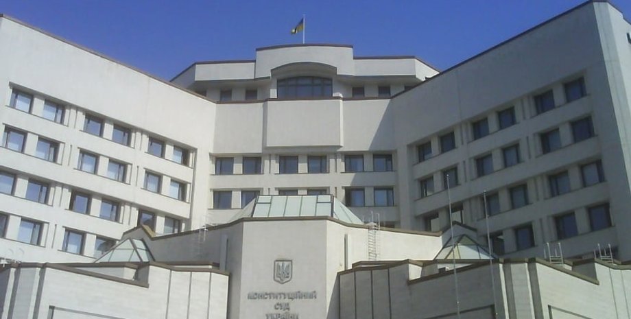 КСУ, Александр Тупицкий, Народные депутаты, Указ президента, Юлия Тимошенко, Сергей Власенко