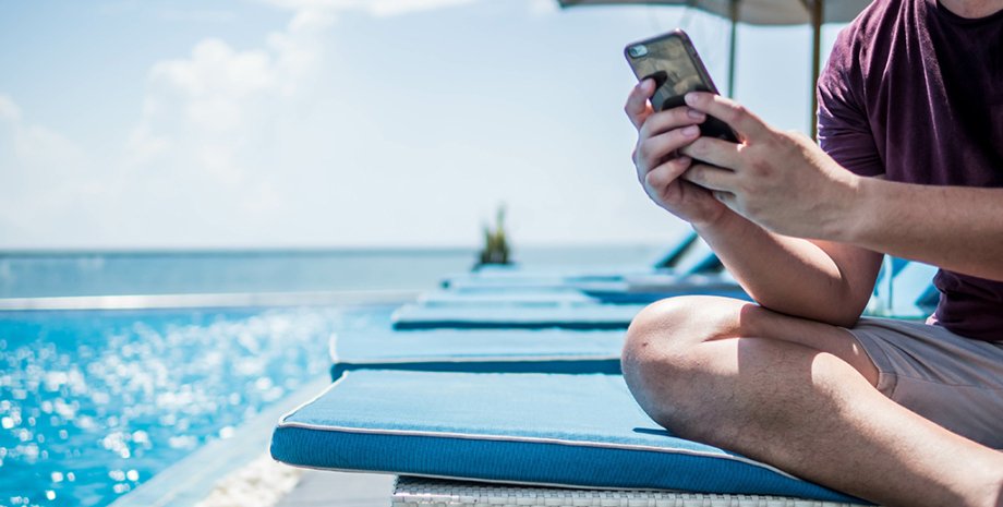 iPhone в руках iPhone перегрелся