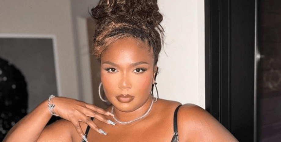 Ліззо, кімната, світильник, телевізор